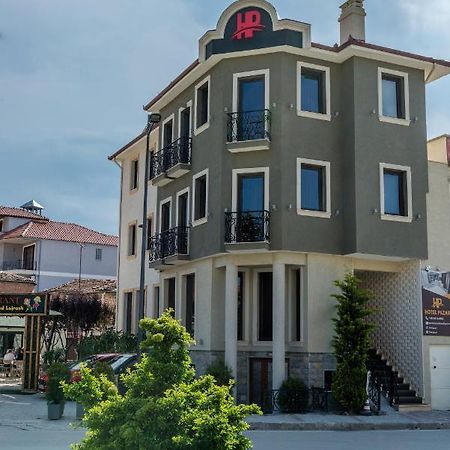 Hotel Pazari & Apartments Корча Екстер'єр фото