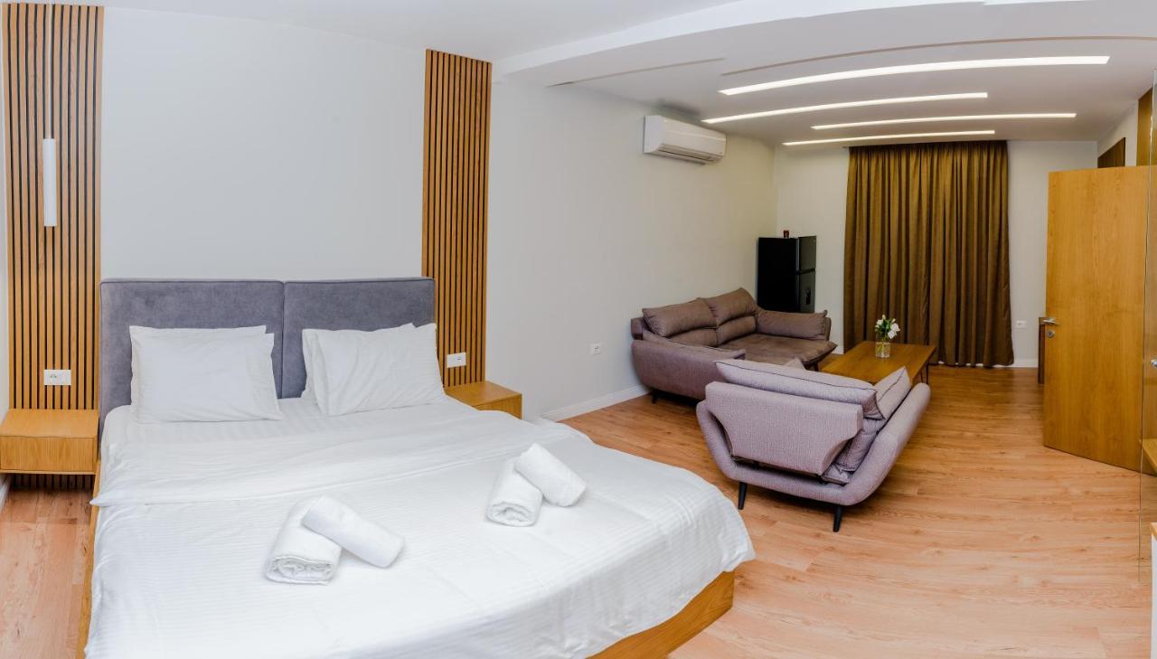 Hotel Pazari & Apartments Корча Екстер'єр фото