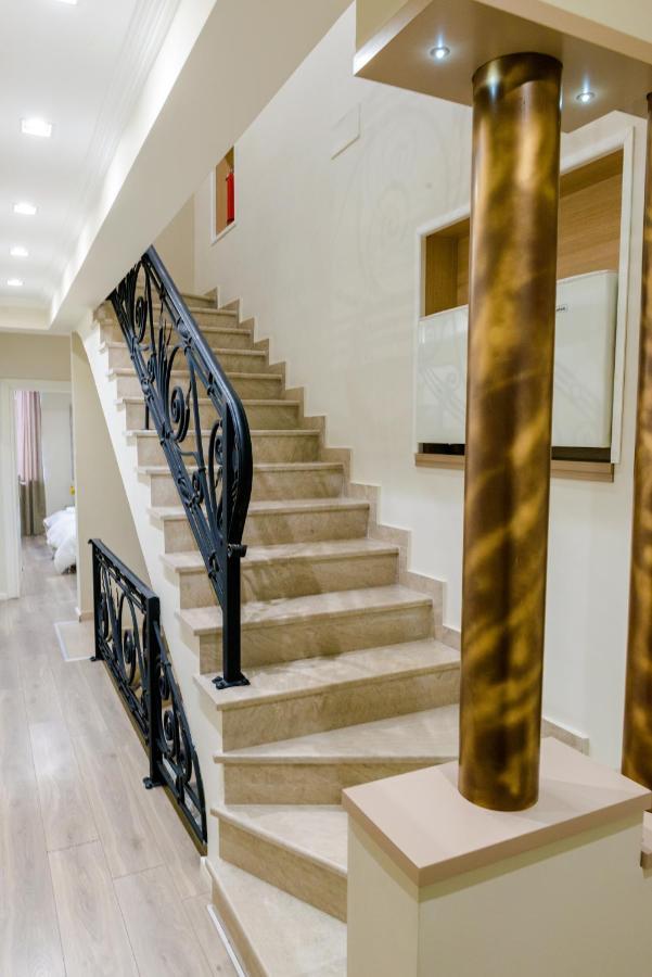 Hotel Pazari & Apartments Корча Екстер'єр фото