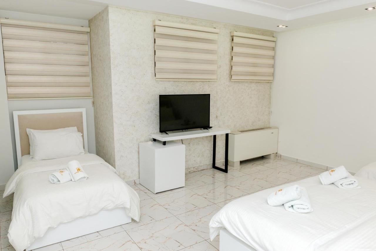 Hotel Pazari & Apartments Корча Екстер'єр фото